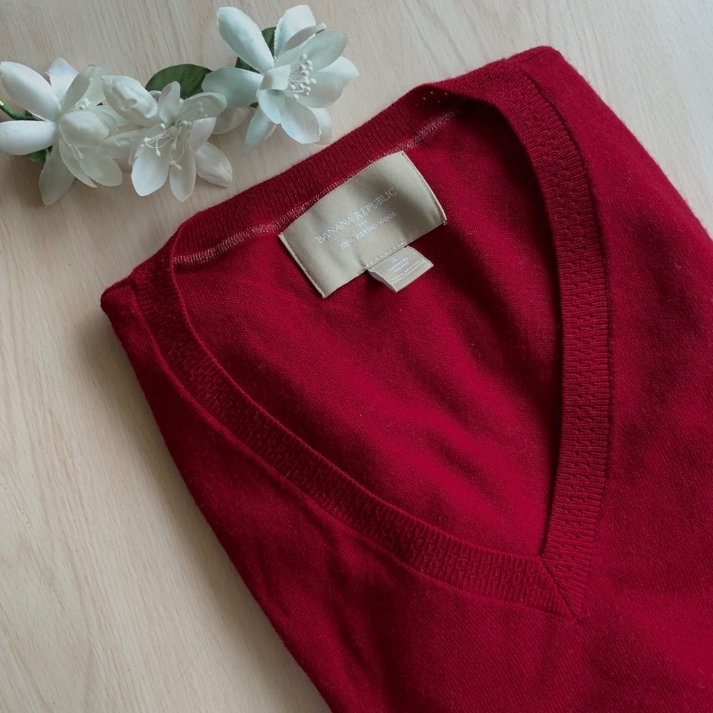 Red merino wool V-neck sweater | Banana Republic